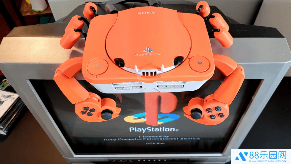 玩家神作！初代PS主机变身螃蟹造型“Playstacean”亮相