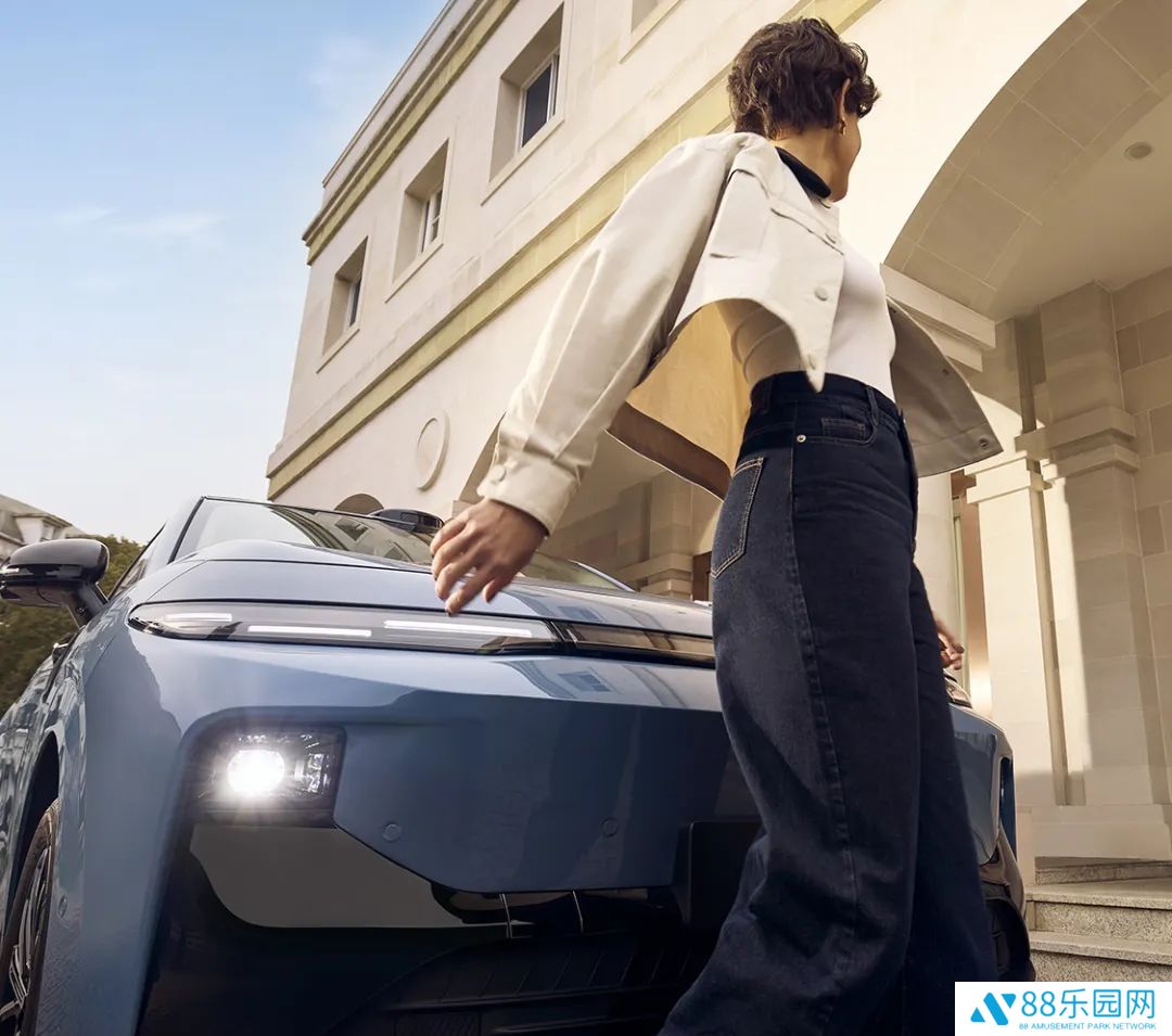 零跑 B10 汽车交付节奏公布，目前正全力推进产能爬坡