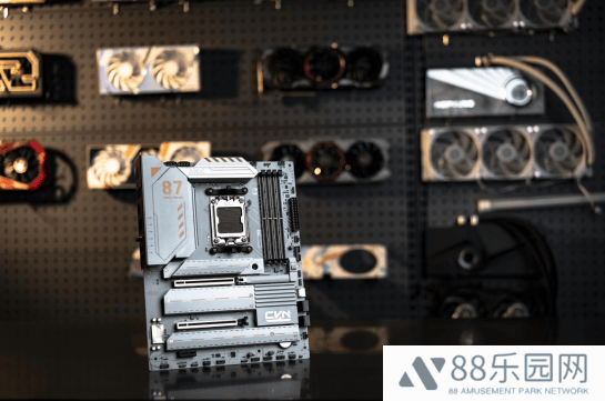 七彩虹X870旗舰电竞主板上市：显卡易拆设计，寒霜散热装甲炫酷来袭