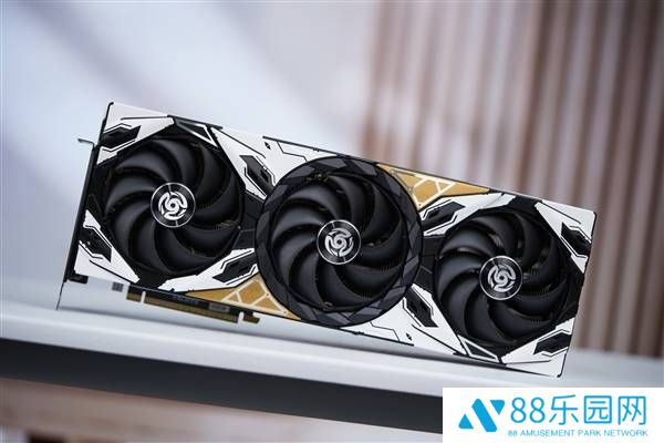 索泰RTX 5070 Ti 16GB天启OC图赏：天启姬新形象，机甲美学再升级！