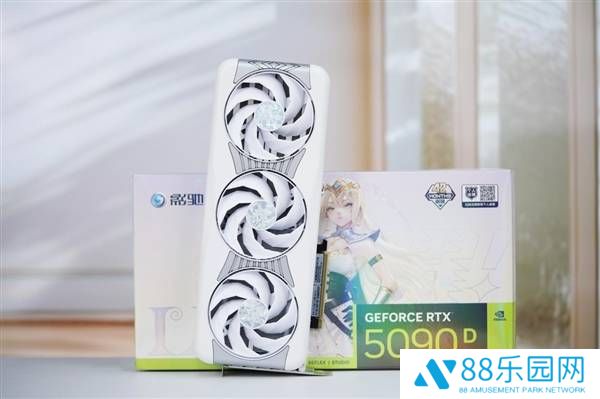 影驰RTX 5090D星曜LUNA OC图赏：磁吸上盖设计，DIY清理更方便！
