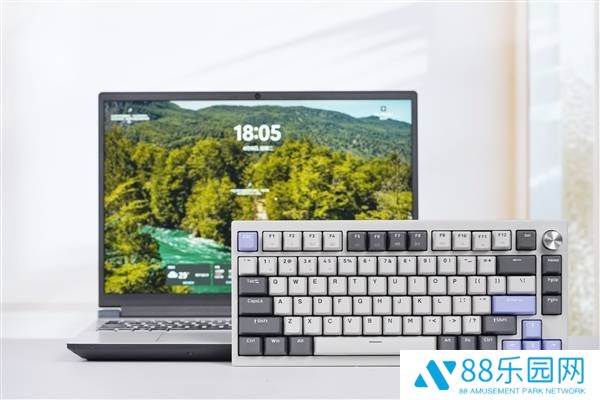 七彩虹隐星KB8 PRO机械键盘首秀：未来科技美学，萌趣隐姬融入设计