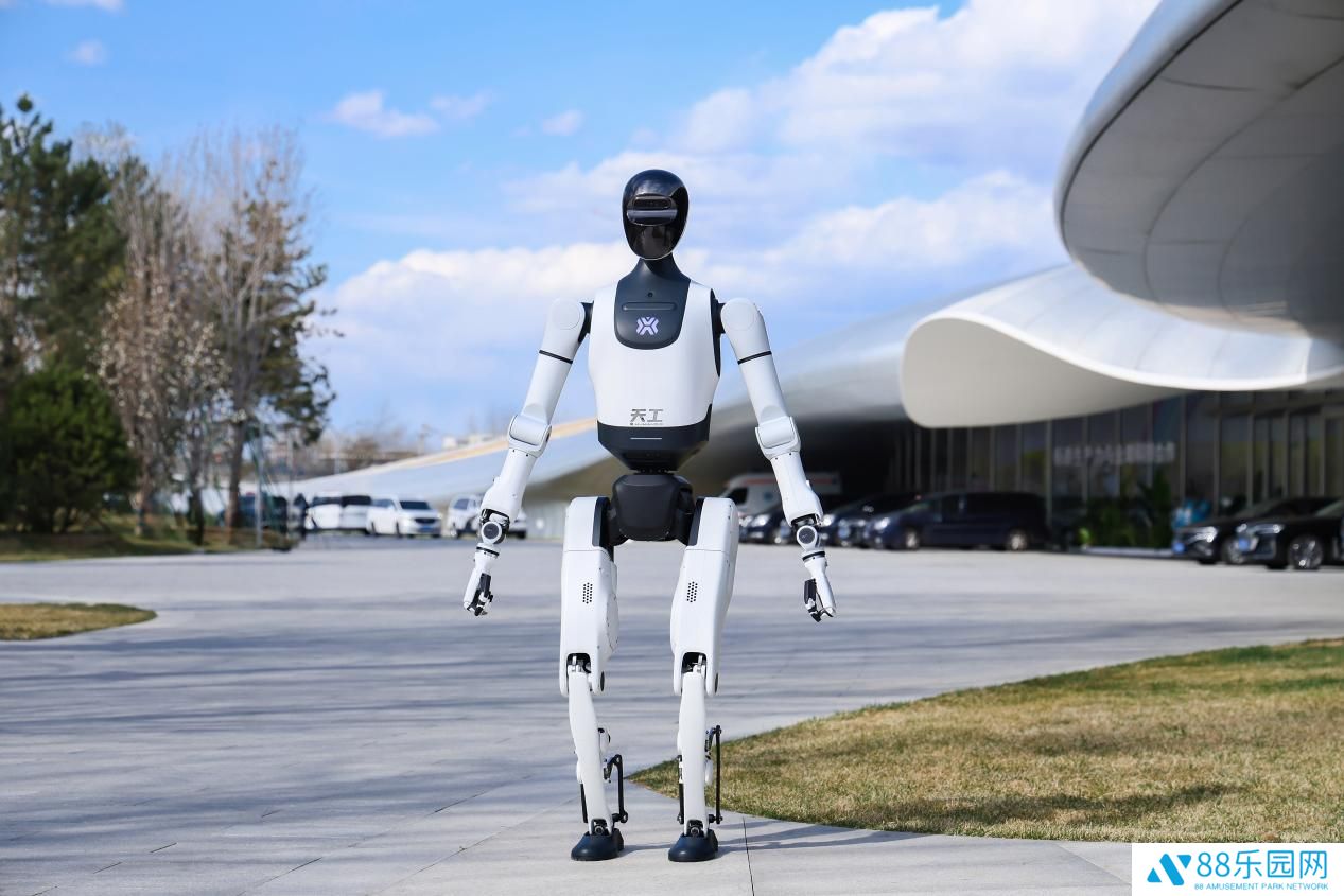 天工机器人：人形机器人即将实现小批量量产，未来售价可与入门轿车相当