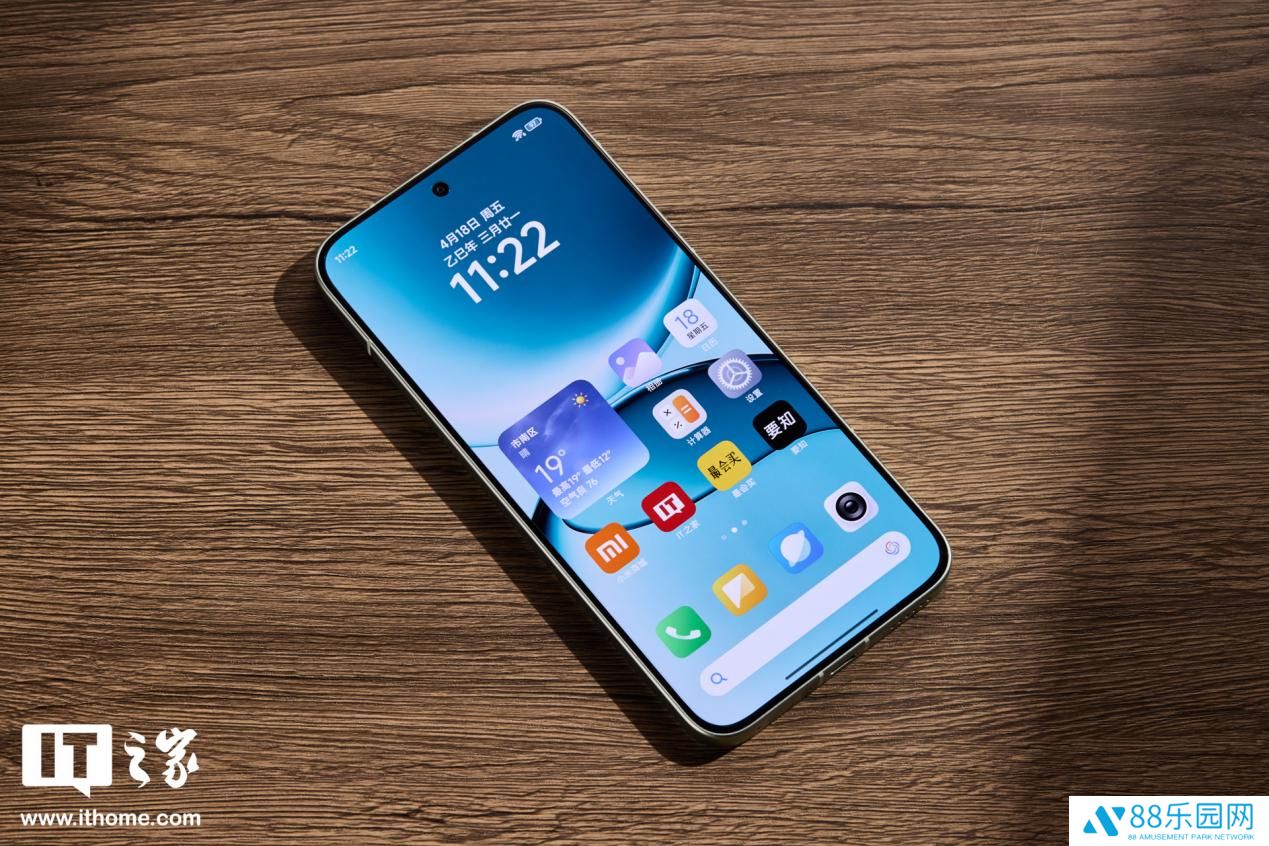 【IT之家开箱】REDMI Turbo 4 Pro 手机图赏：极简设计，同档罕见金属边框