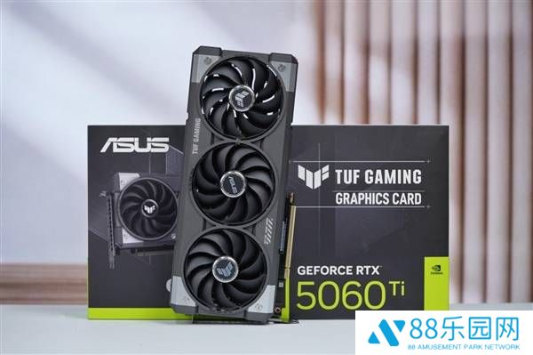 华硕RTX 5060 Ti TUF GAMING显卡图赏：硬派电竞风格，性能如何？