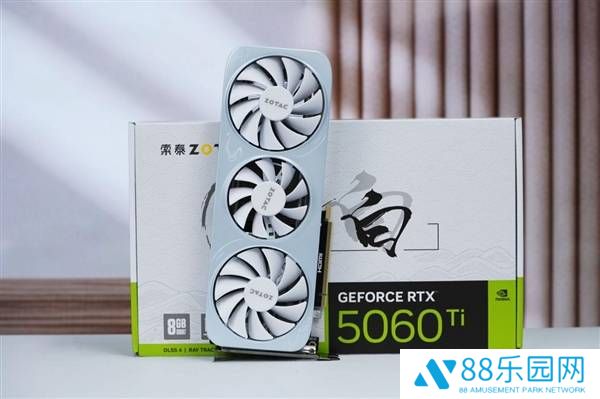 索泰RTX 5060 Ti 8GB月白显卡美图鉴赏：中国传统色“月白”灵感设计