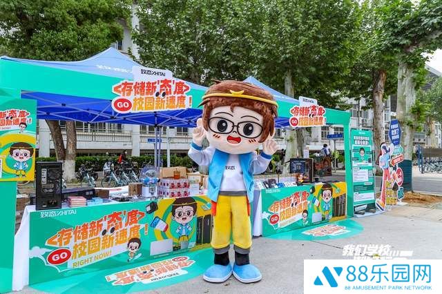 致态武汉校园行首站落幕，地大学子体验存储新速度！