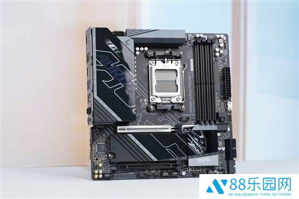 技嘉B850M AORUS PRO WIFI7主板：锐龙9000系列的高性能搭档亮相