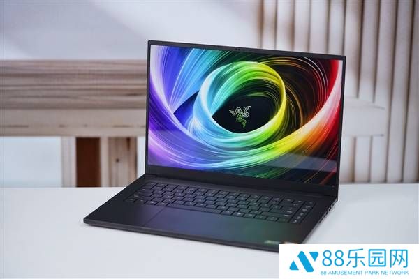 雷蛇灵刃16 2025：RTX 50系列加持，游戏性能再升级，图赏来袭！