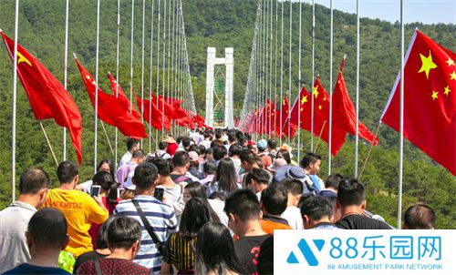 逆水寒秋季版本今日开服，上线免费领奢华时装，0元复制稀有外观